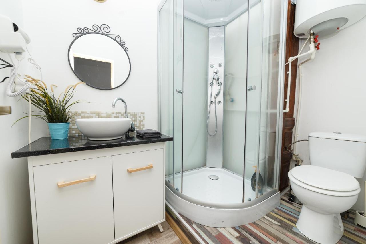 Color Apartments Street Blanari 12 Bucureşti Ngoại thất bức ảnh