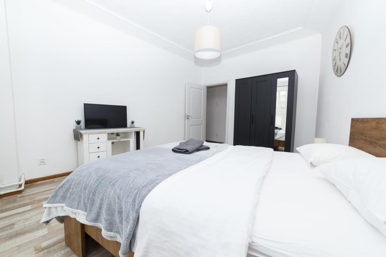 Color Apartments Street Blanari 12 Bucureşti Ngoại thất bức ảnh