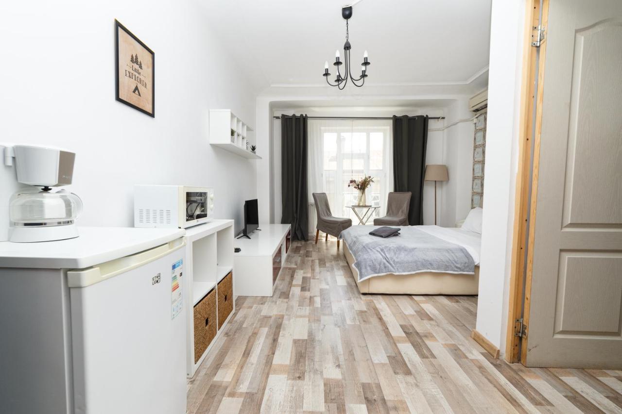 Color Apartments Street Blanari 12 Bucureşti Ngoại thất bức ảnh