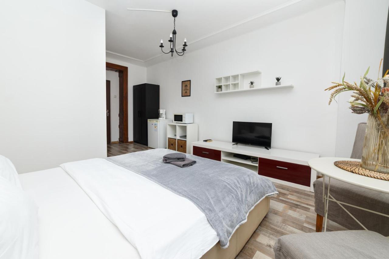 Color Apartments Street Blanari 12 Bucureşti Ngoại thất bức ảnh