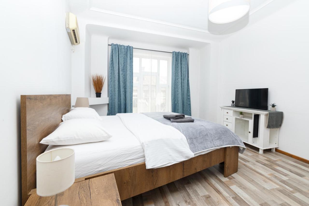 Color Apartments Street Blanari 12 Bucureşti Ngoại thất bức ảnh