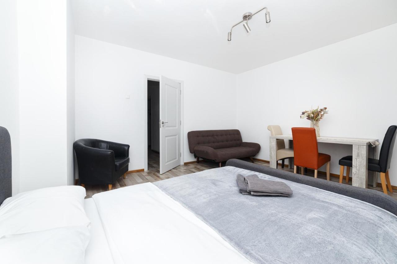 Color Apartments Street Blanari 12 Bucureşti Ngoại thất bức ảnh
