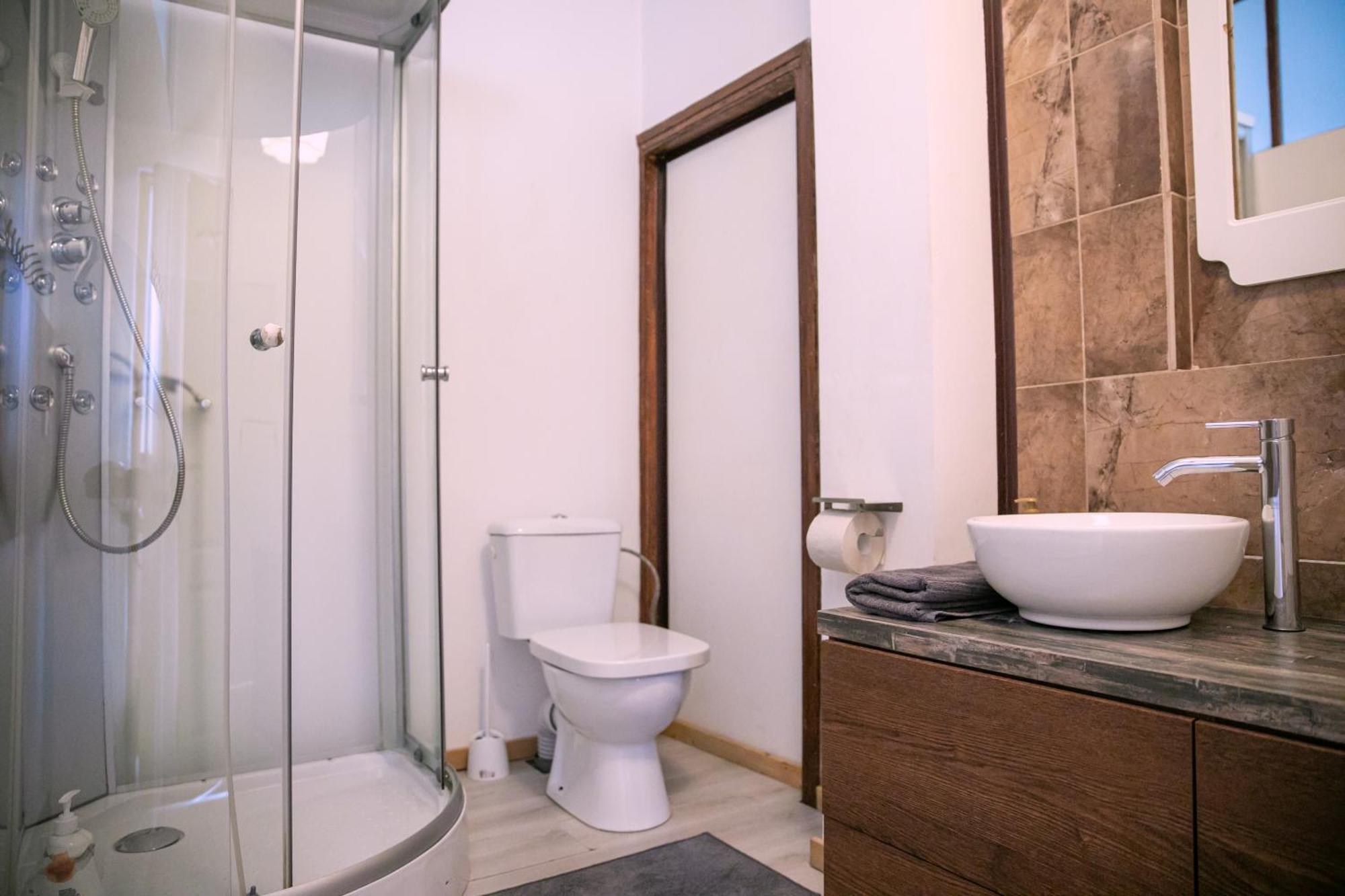 Color Apartments Street Blanari 12 Bucureşti Ngoại thất bức ảnh