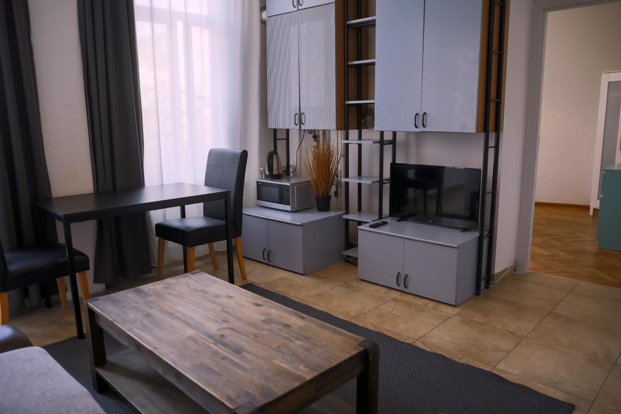 Color Apartments Street Blanari 12 Bucureşti Ngoại thất bức ảnh