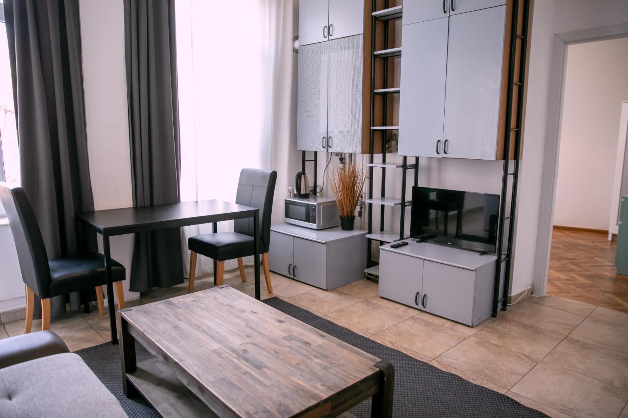 Color Apartments Street Blanari 12 Bucureşti Ngoại thất bức ảnh