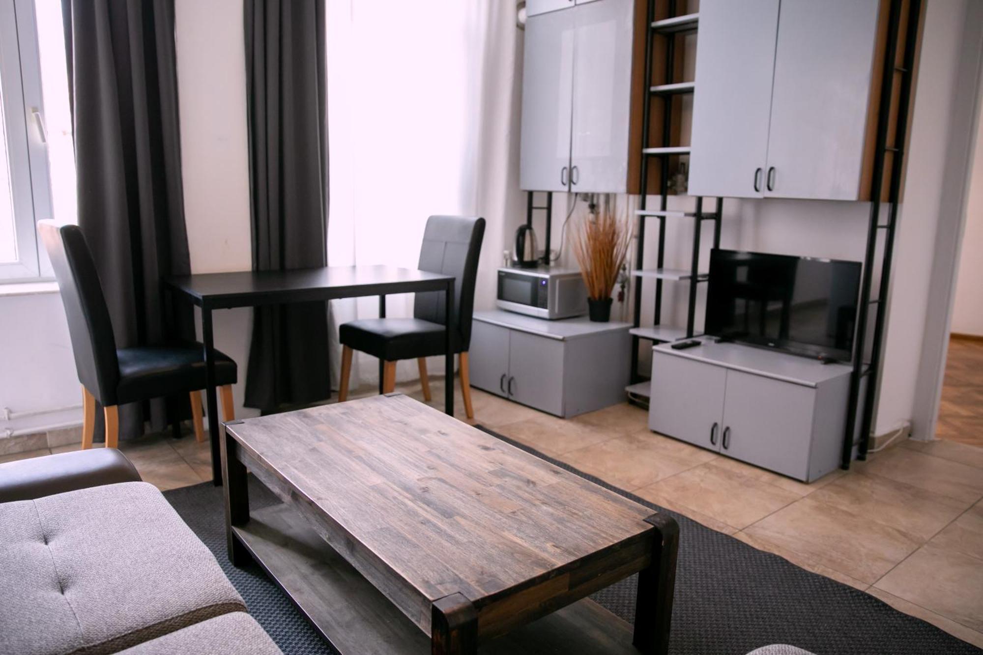 Color Apartments Street Blanari 12 Bucureşti Ngoại thất bức ảnh