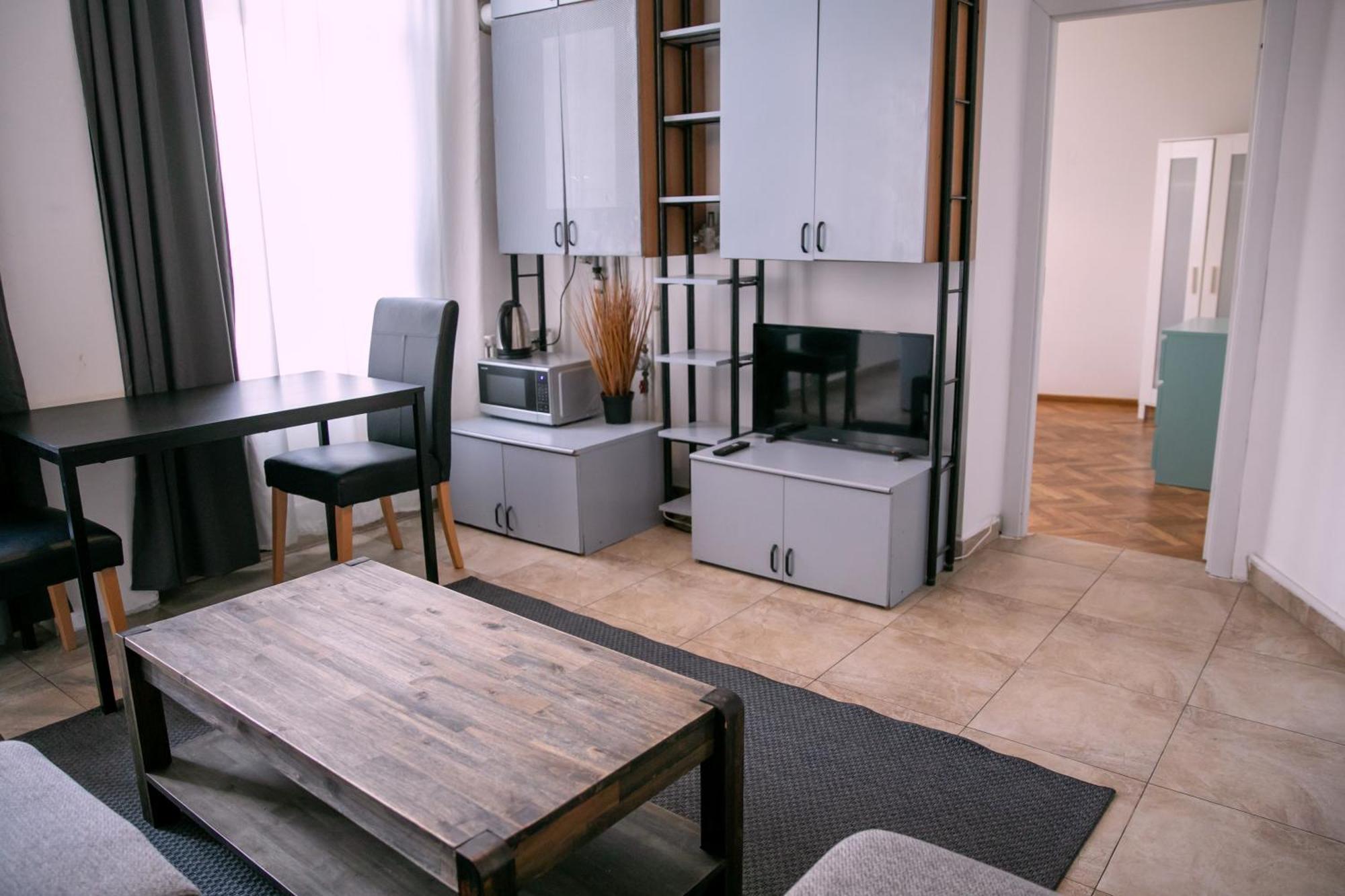 Color Apartments Street Blanari 12 Bucureşti Ngoại thất bức ảnh