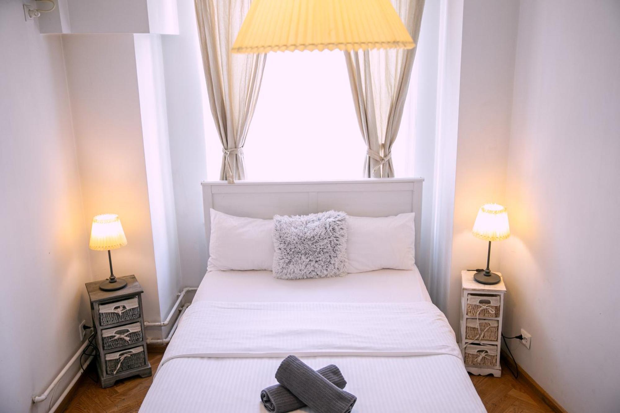 Color Apartments Street Blanari 12 Bucureşti Ngoại thất bức ảnh