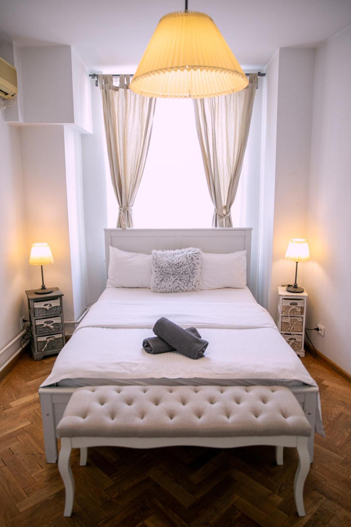 Color Apartments Street Blanari 12 Bucureşti Ngoại thất bức ảnh