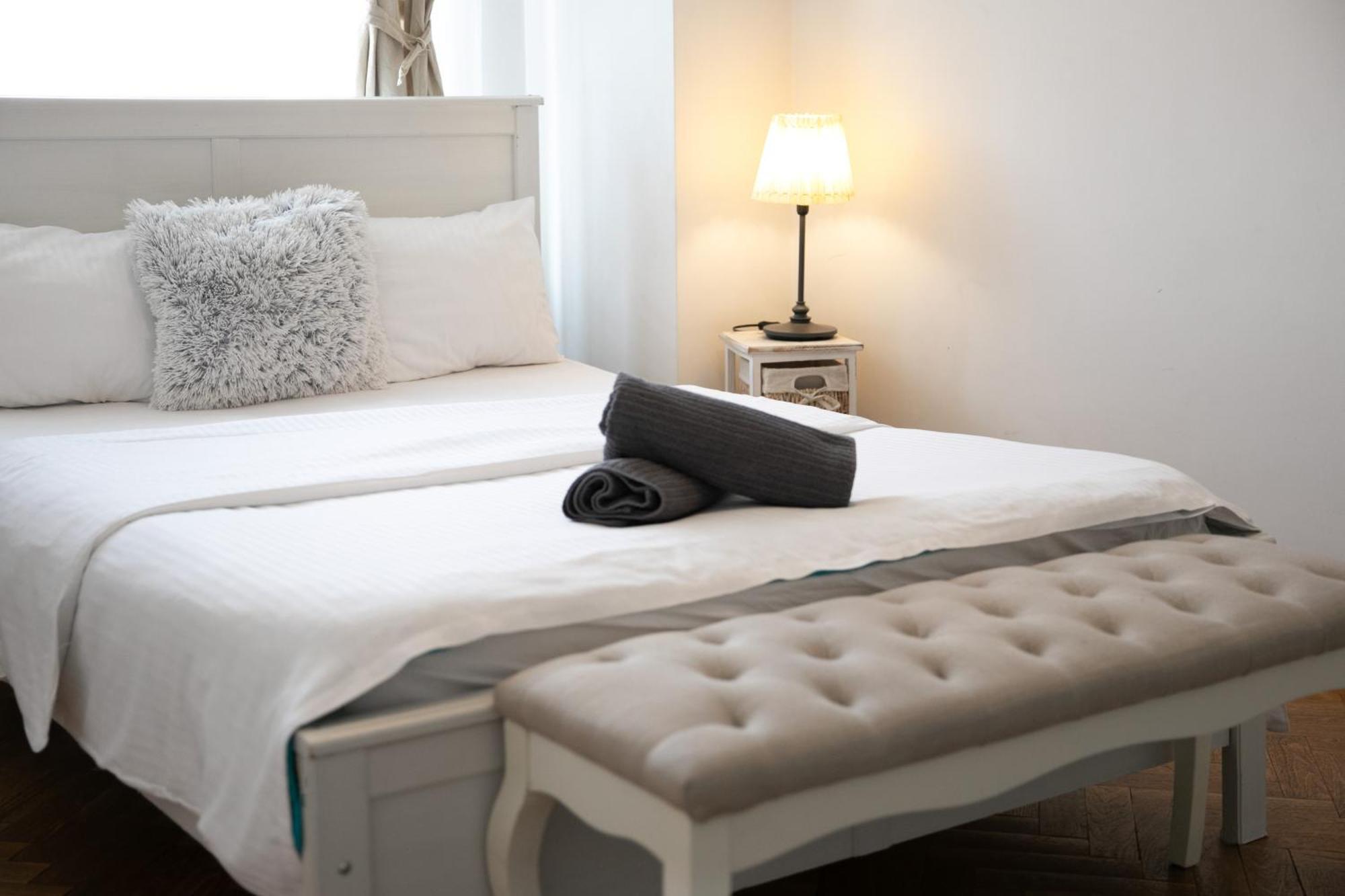 Color Apartments Street Blanari 12 Bucureşti Ngoại thất bức ảnh