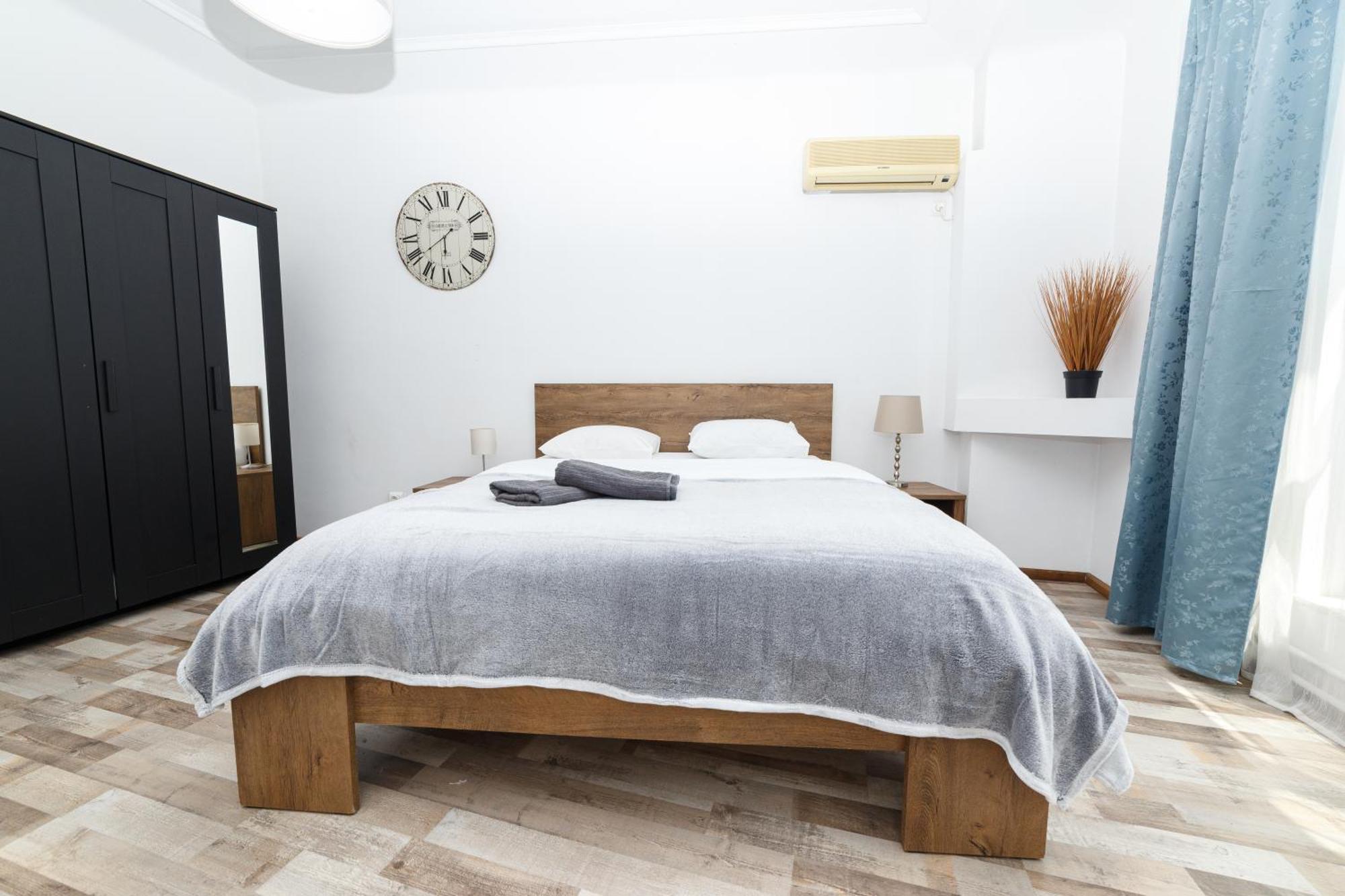 Color Apartments Street Blanari 12 Bucureşti Ngoại thất bức ảnh