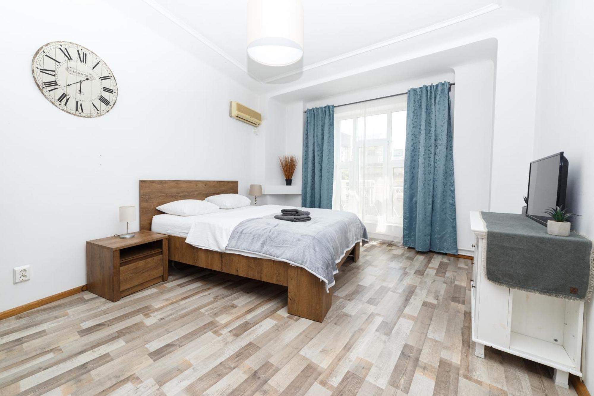 Color Apartments Street Blanari 12 Bucureşti Ngoại thất bức ảnh