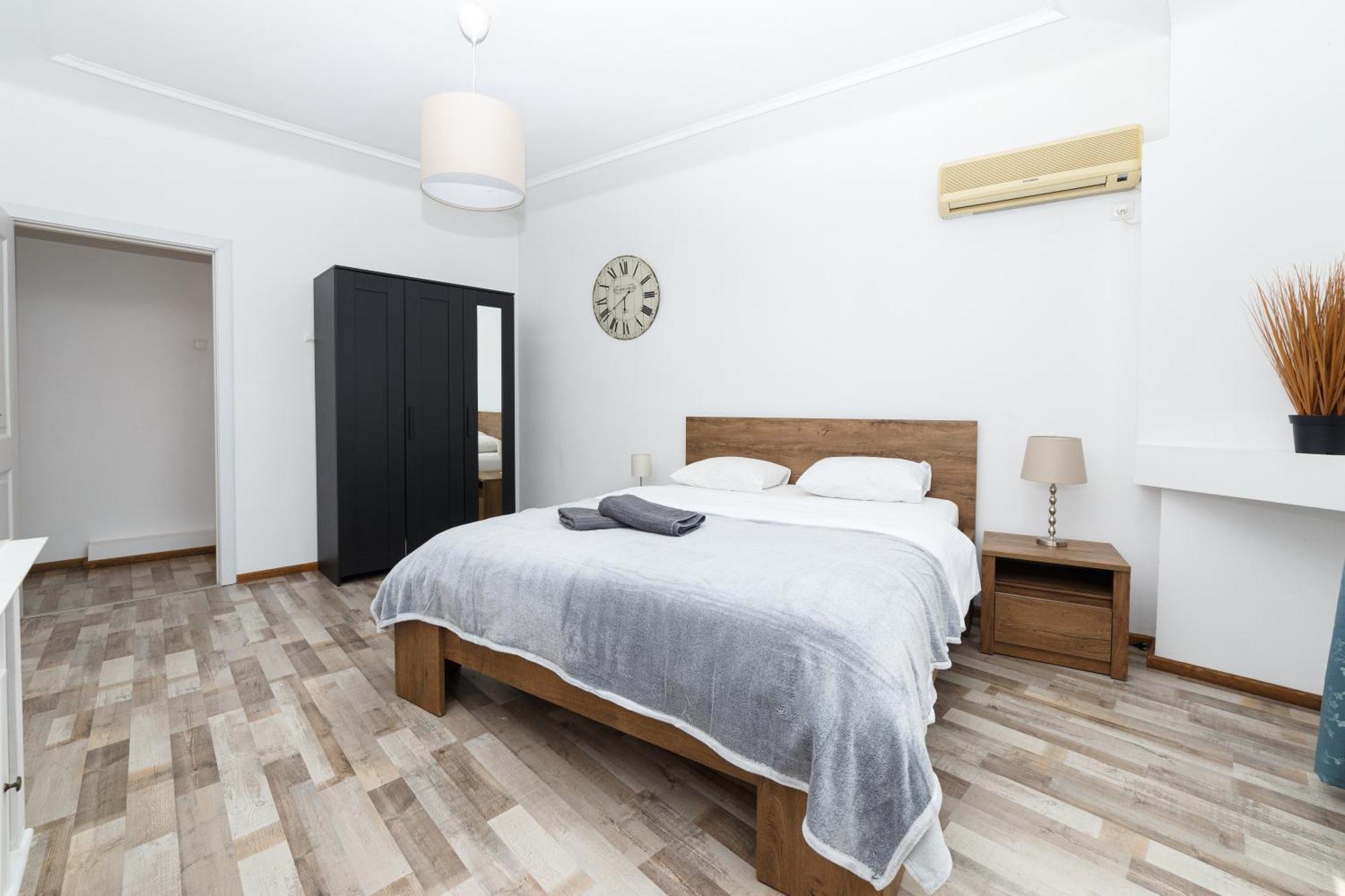 Color Apartments Street Blanari 12 Bucureşti Ngoại thất bức ảnh