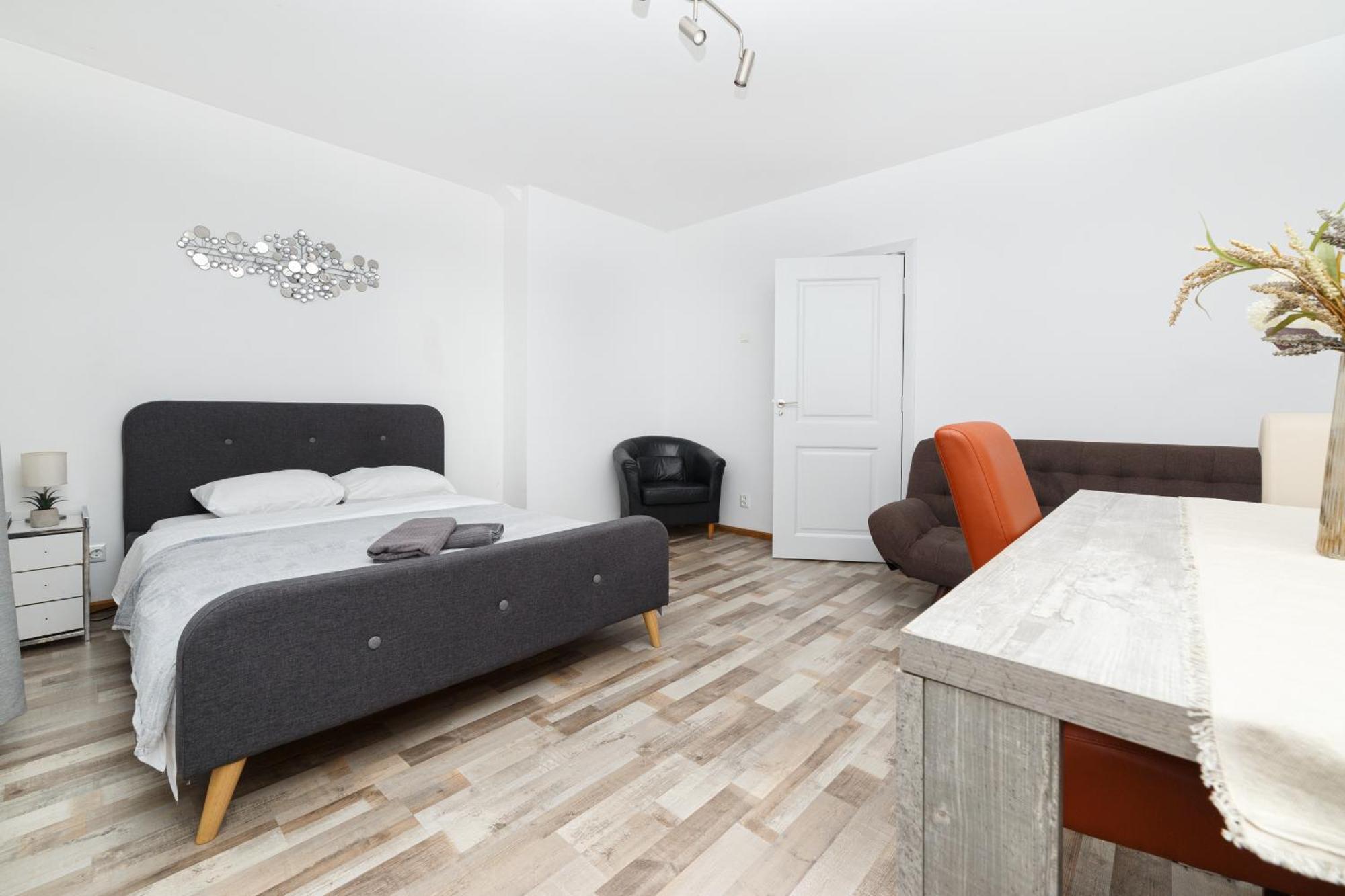 Color Apartments Street Blanari 12 Bucureşti Ngoại thất bức ảnh
