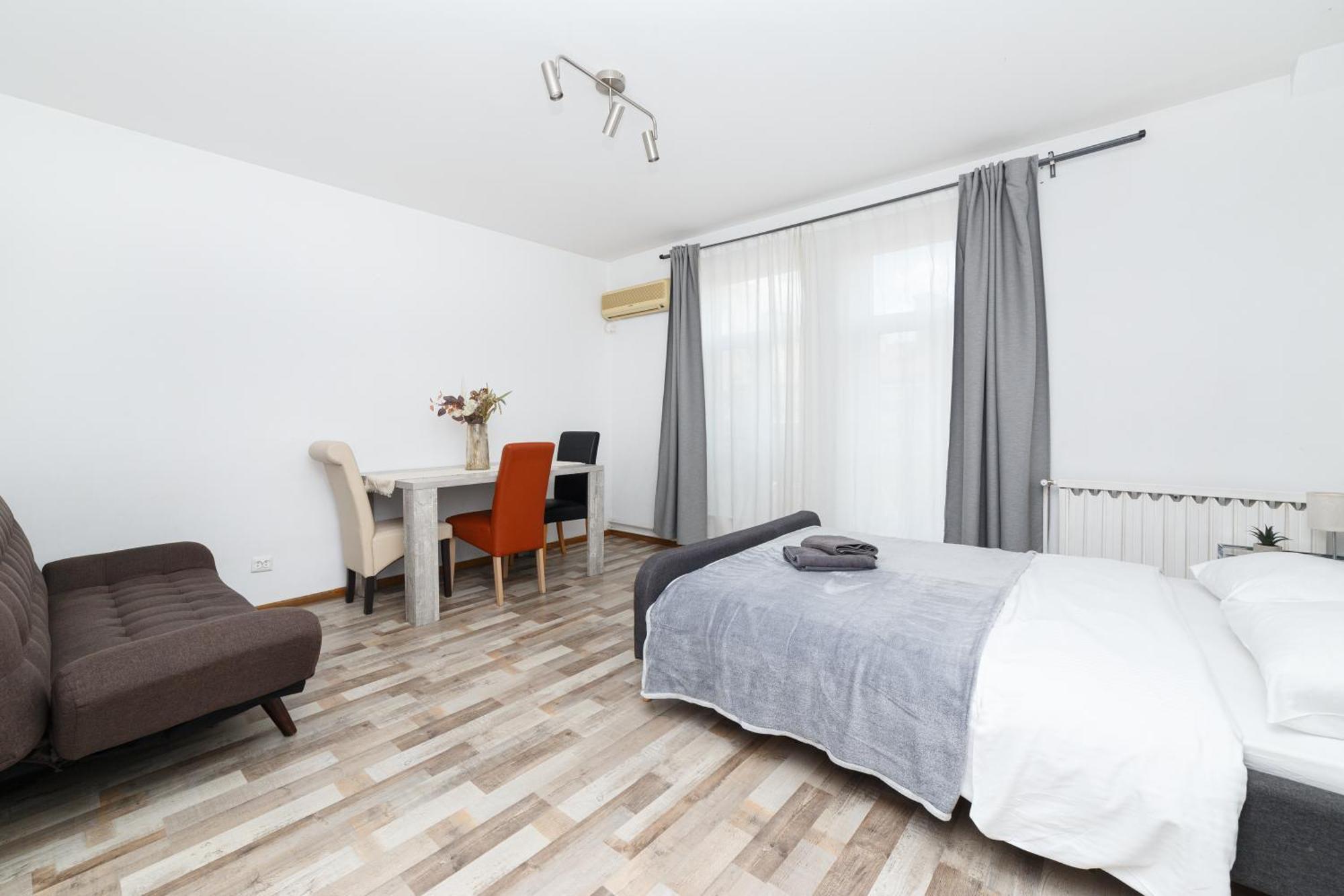 Color Apartments Street Blanari 12 Bucureşti Ngoại thất bức ảnh